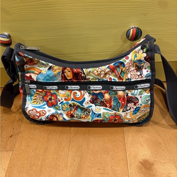 Lesportsac Handbags - LeSportsac rare Hawaiian print nylon shoulder bag